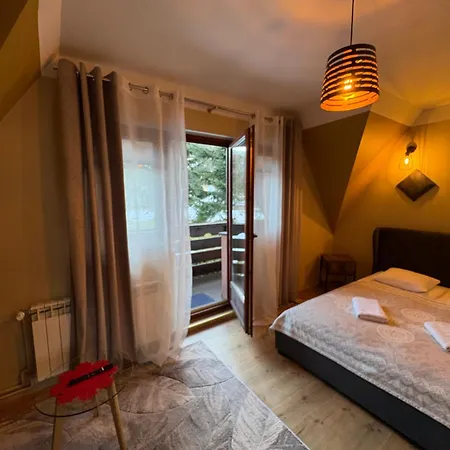 25 H アパート ザコパネ