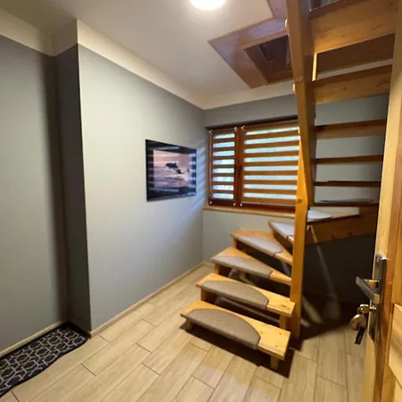 25 H アパート ザコパネ